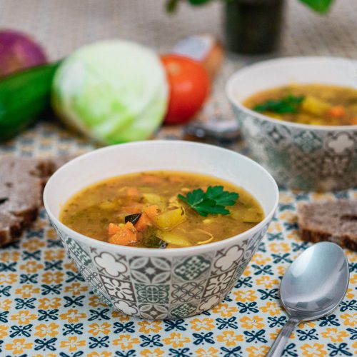 Soupe de légumes marocaine au curcuma