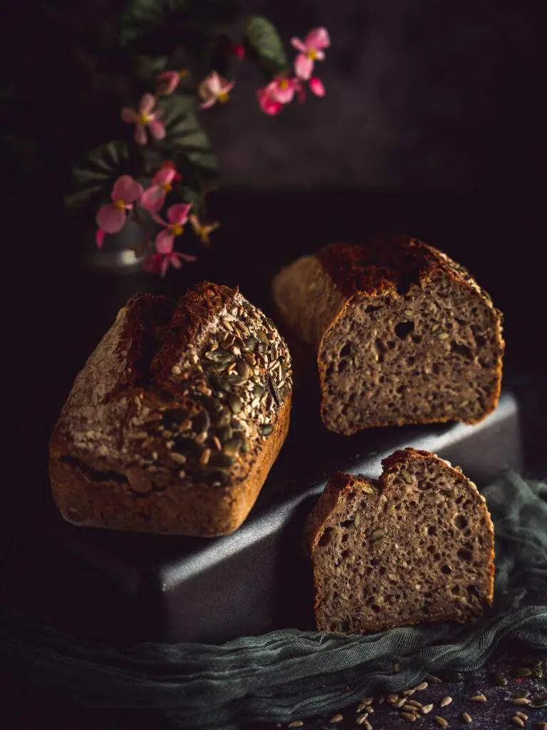 pain aux graines et au levain