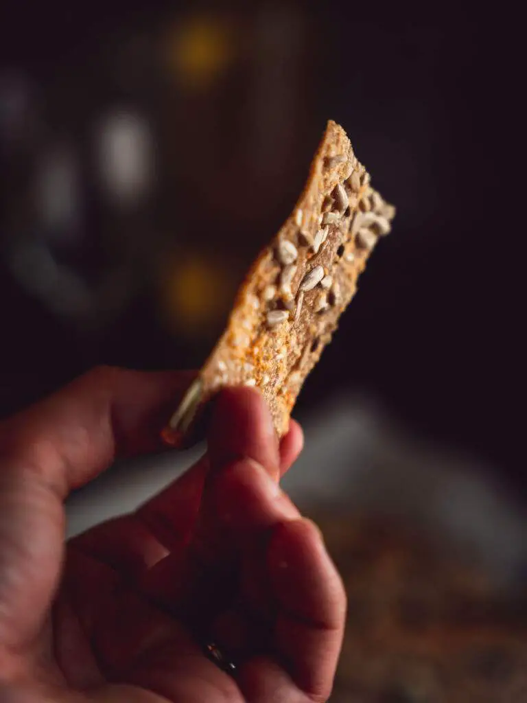 crackers maison au levain, au fromage et aux graines